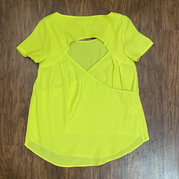 BCBG Generation Short Sleeve High-Low Open Back Top - Picture 6 of 6